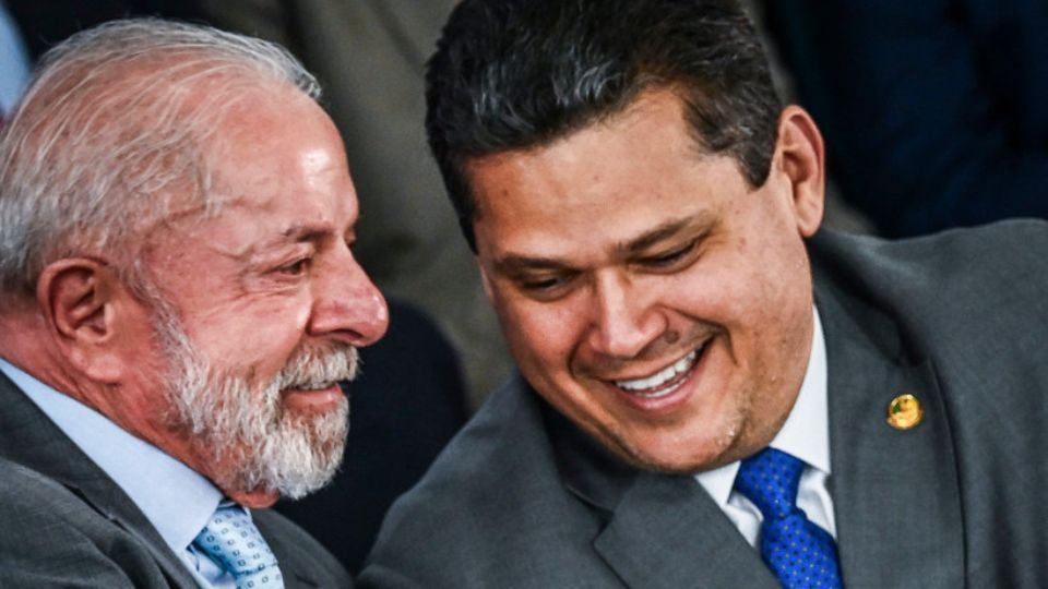 Crise entre Lula e Alcolumbre deixa governo dependente do STF