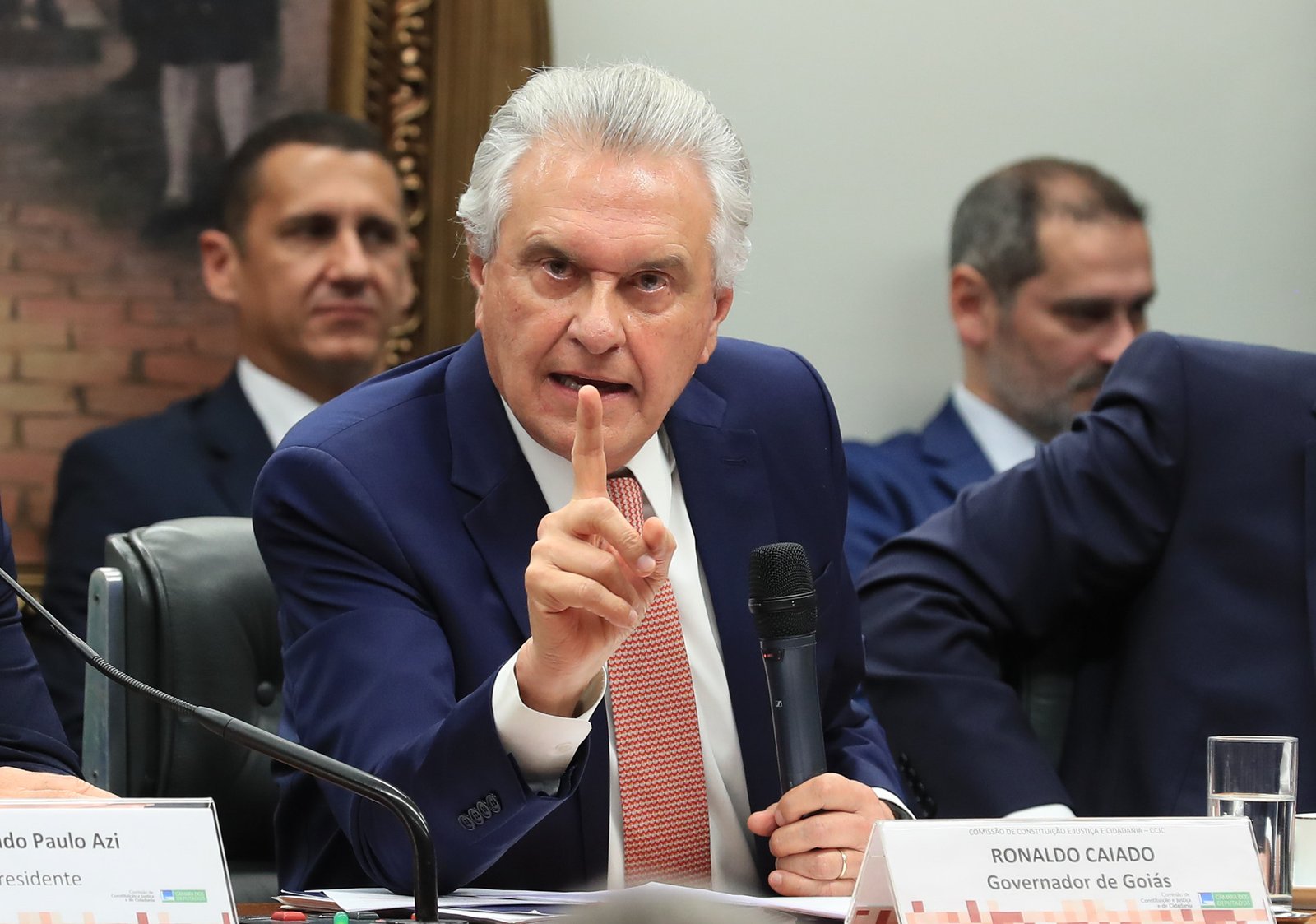 Flávio Bolsonaro perdeu a chance de ganhar de Lula, diz Caiado