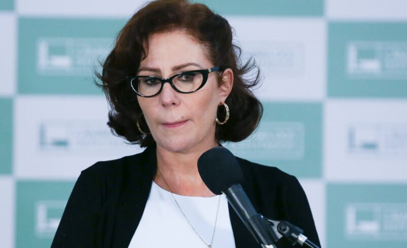 Justiça revoga prisão de jornalista perseguido por Zambelli e arquiva o caso