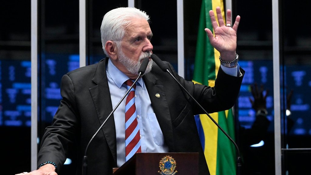 PT racha e ala pede saída de Jaques Wagner da liderança do governo no Senado