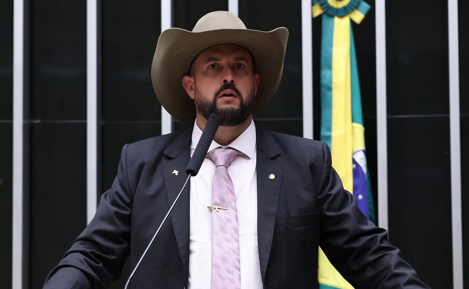 Câmara aprova anistia de multas a caminhoneiros de 2022